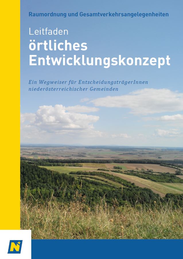 Cover des Leitfadens zum örtliches Entwicklungskonzept mit einem Foto mit Feldern und viel Himmel