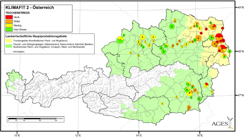 Karte von Österreich, Trockengebiete gelb Feucht- und Übergangslagen grün, Hochalpen weiß eingezeichnet. Regionen mit Trockenstress verschiedene bunte Markierungen.